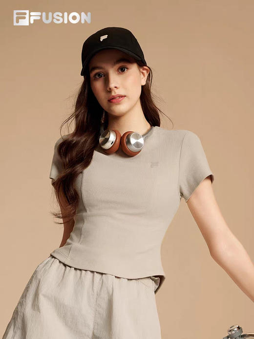 点此购买 斐乐夏季女子针织短袖衫 37 323928 商品图4