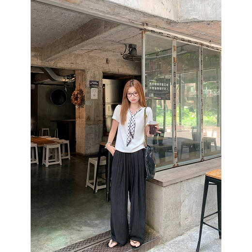 <曾小咸推荐>韩系波点领带设计两色短袖T恤 商品图3