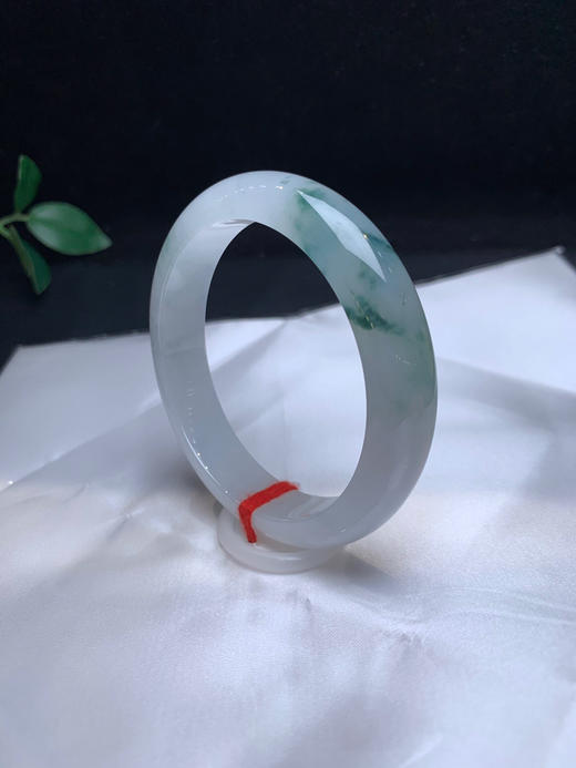 620439，57 冰飘绿花手镯，冰润干净，一截清新蓝花 商品图1