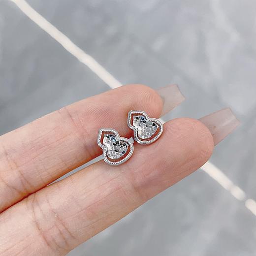 【限时8.8折】【线上铂金馆】PT950 #招财纳福 铂金实心鱼鳞福禄双至招财葫芦耳饰耳钉（直针配铂金耳迫）(PTES00130)预售产品下单后不退款不退货不换货不补差价) 商品图2