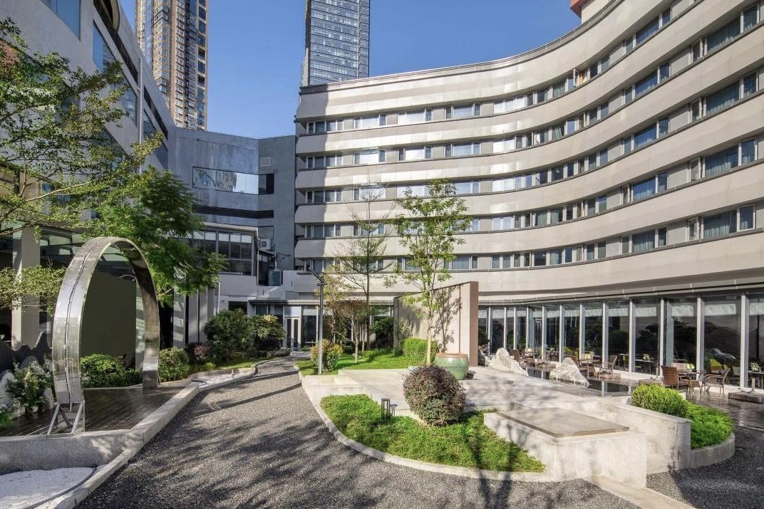 福建外贸中心悦华酒店丨行政房2晚连住（不可拆） · [簪花/三把刀+拍摄]套餐二选一