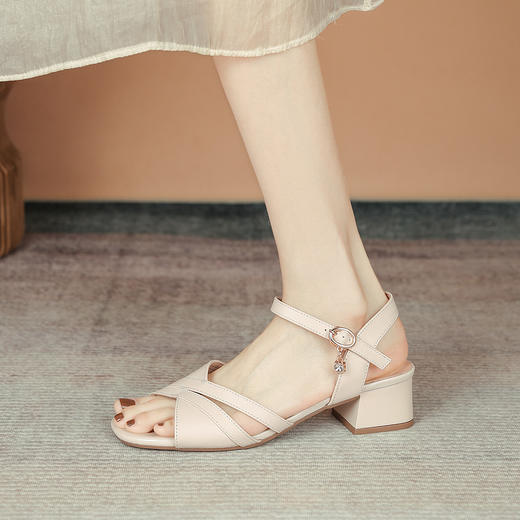 品质好货|Safiya/索菲娅2025头层牛皮粗跟时装优雅凉鞋SFD2115731 商品图10