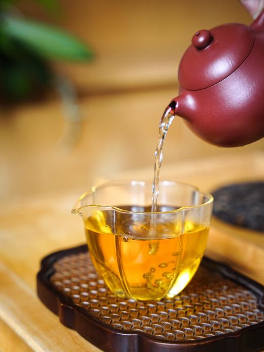 【只剩13饼】【曼秀】2021年纯料古寨春总茶师宣哥亲自上山挑树选料亲自监工制作亲自私藏老料 200g/饼 5饼/提 数量不多，先抢先得！！ 商品图3