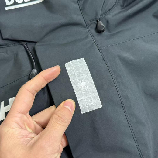 出日本原单正品 DESCENDANT × HELLY HANSE OCEAN Frey 联名高端防水轻量冲锋衣
M-XXL
原价61600日元 商品图10