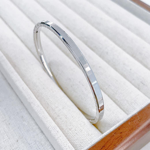 【限时8.8折】【线上铂金馆】PT950 #CNC 椭圆形铂金空心开口卡扣简约光面闪耀镜面炫彩手镯（面宽约3.6-4.0mm）(PTSZ00059)预售产品下单后不退款不退货不换货不补差价) 商品图0