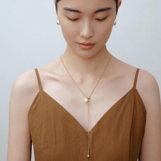 2楼「新品」Fellala/翡拉拉「简奢3.0」系列浮光Y字链珍珠项链货号925422202吊牌价899现价809 商品图2