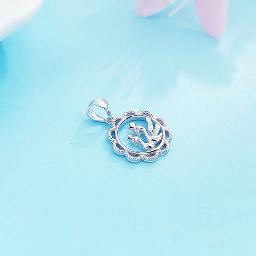 【限时8.8折】PT950 【国际铂金协会】铂金空心天鹅环梦圆环吊坠（不含链）(BDZ00321)预售产品下单后不退款不退货不换货不补差价)预售产品下单后不退款不退货不换货不补差价 商品图1