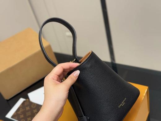 D070812一只看似中古中矩却又有点标新立异的包。水桶包 商品图8