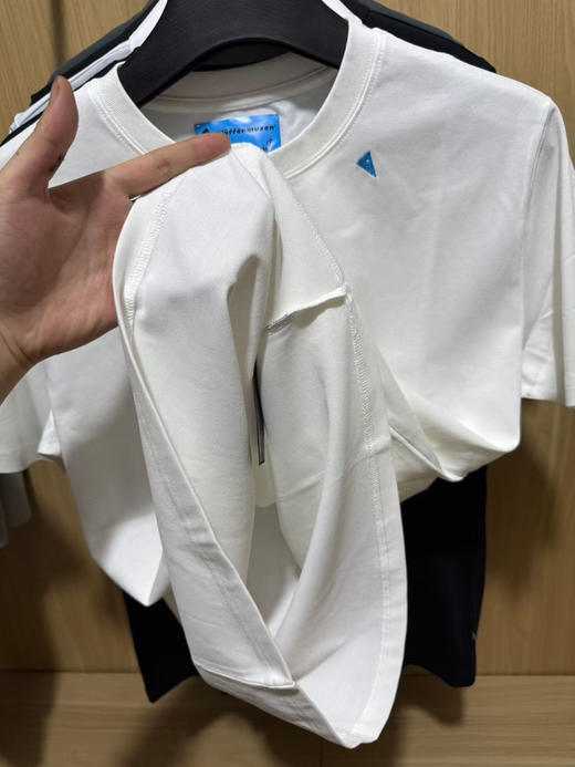 原单正品攀山鼠生命树系列 纯正品来的东西，手感光滑 抗菌抗皱 面料不起皱 可机洗可手洗，透气性非常牛逼 流汗不沾身，舒适感非常好
尺码：S～XL 商品图8