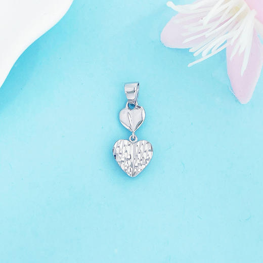 【限时8.8折】PT950 【国际铂金协会】铂金空心菱格纹心心相印爱心吊坠(BDZ00322)预售产品下单后不退款不退货不换货不补差价)预售产品下单后不退款不退货不换货不补差价 商品图1