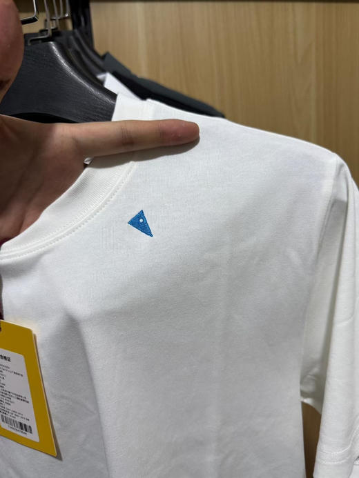 原单正品攀山鼠生命树系列 纯正品来的东西，手感光滑 抗菌抗皱 面料不起皱 可机洗可手洗，透气性非常牛逼 流汗不沾身，舒适感非常好
尺码：S～XL 商品图3