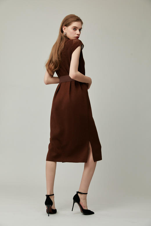 SAFICOO  优雅女人 高领+宽肩袖设计式连衣裙 商品图3