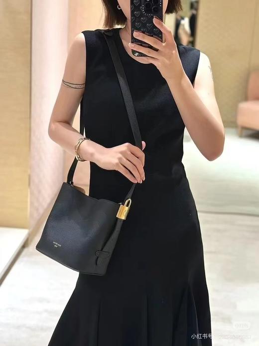 D070812一只看似中古中矩却又有点标新立异的包。水桶包 商品图0