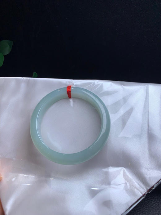 620431，53.8晴底手镯，整体带淡晴底色，润润的。清新秀气 商品图4