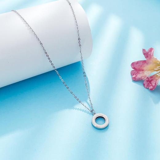 【限时8.8折】【线上铂金馆】PT950 #碎碎冰 【精品】铂金碎碎冰空心调节极简几何圆环套链(BFPTTL00010)预售产品下单后不退款不退货不换货不补差价) 商品图1