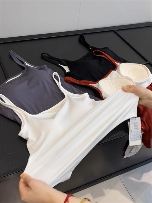 【喵小仟 蚕丝方领吊带】自带乳胶胸垫 胸垫尺码可选 一体式内衣背心 内里托胸设计 方形领设计 显瘦遮副乳 “桑蚕丝”黄金面料 商品图0