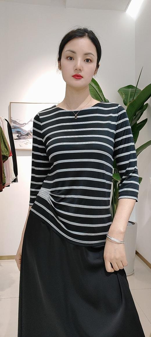 585360真丝侧折条纹上衣 商品图1