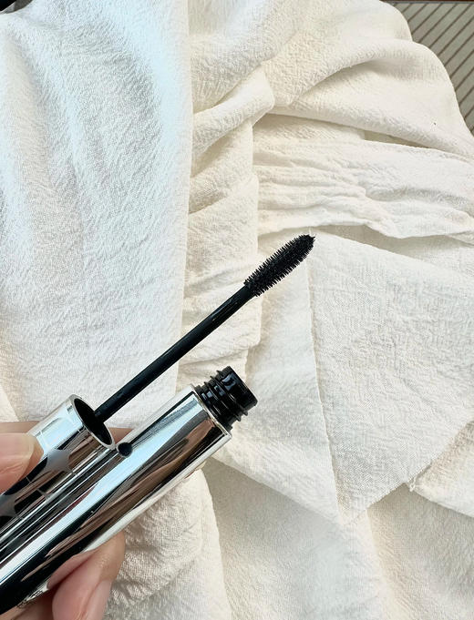 晕妆率0.01%的人生睫毛膏 ⬇️ 随便刷刷就能拉的很长 直接省去贴假睫毛的步骤 海胆刷头完美照顾到每根睫毛【佩冉睫毛膏】 商品图3