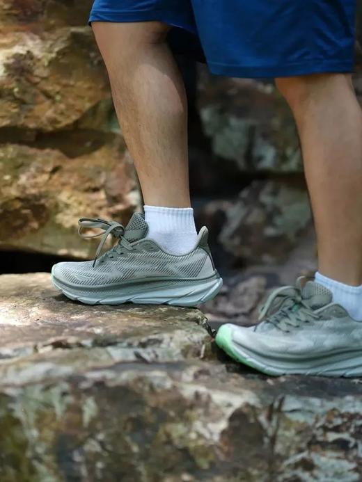 飞织透气网面超轻缓震泡棉大底情侣款运动跑鞋 商品图1