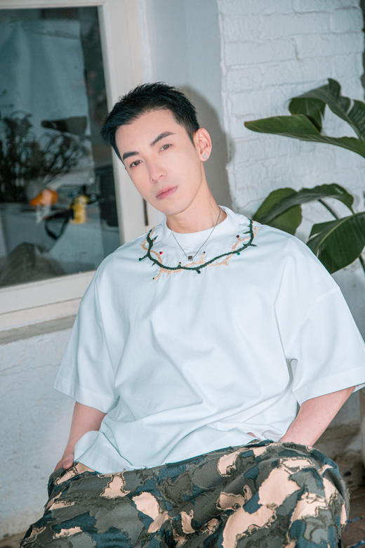 W522812387荆棘刺绣短袖T恤 商品图3