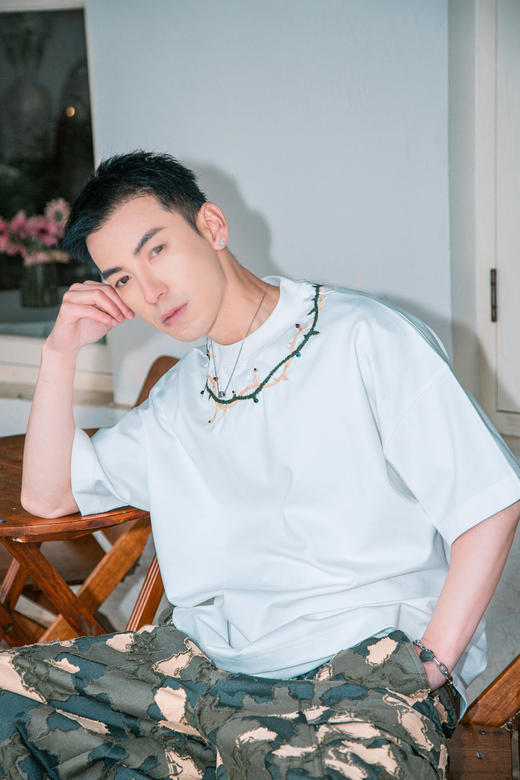 W522812387荆棘刺绣短袖T恤 商品图4