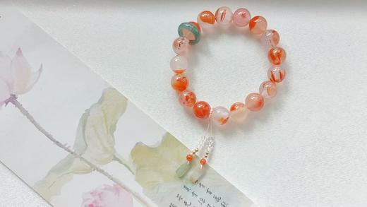 美自天成 自然杰作 冰飘南红单圈，翡翠点缀，仙气飘飘  直径10.7mm 商品图2