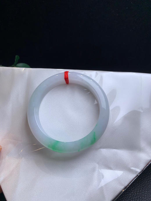 620448，56飘绿正圈手镯 ，底妆均匀干净，润润的 ，一截清新阳绿色 商品图4