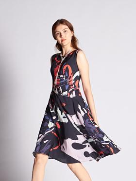 🌿 夏风与画布的私语