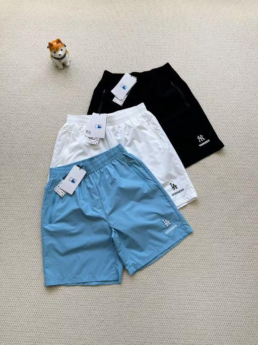 点此购买 MLB洋基队夏季男女款梭织休闲短裤 LL 324023 商品图0