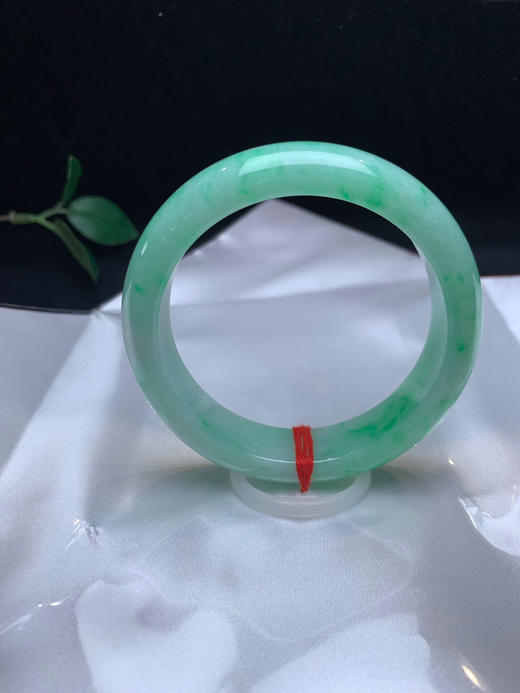 620452，56.5宽版满果绿正圈，版型很好，满圈带绿底。底妆也很细腻 商品图2