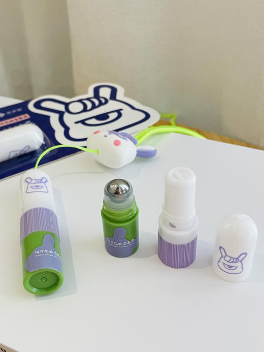 【缓解开车犯困/晕车晕船/蚊虫叮咬 涂吸两用】南波小兔x華清園联名款梅片龙脑香鼻通2支（天然植物成分，送挂绳，可挂在脖子上） 商品图3