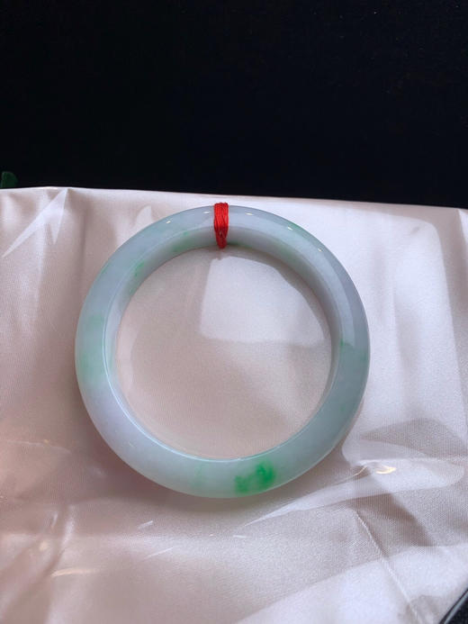 620449，58 飘阳绿正圈手镯 ，清新干净的底色，飘几抹阳绿，秀气 商品图4