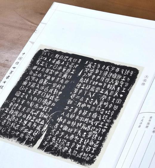 《中国传世篆隶书极品原色帖》，线装，大16开，330*225mm，一函三册，手工宣纸，李翰文编选，金坛市古籍印刷厂印刷， 万卷出版公司2008年12月一版一印，定价:840，售价:220 商品图6