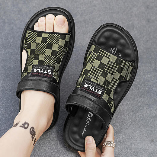 圣得西男鞋2024年夏季新款男士中青年棋盘格纹露趾户外沙滩凉拖鞋 商品图1