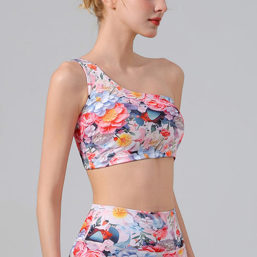 【126元任选2件】跃牌【漫西】系列 性感时尚单肩印花瑜伽背心运动健身五分裤带胸垫 商品图3