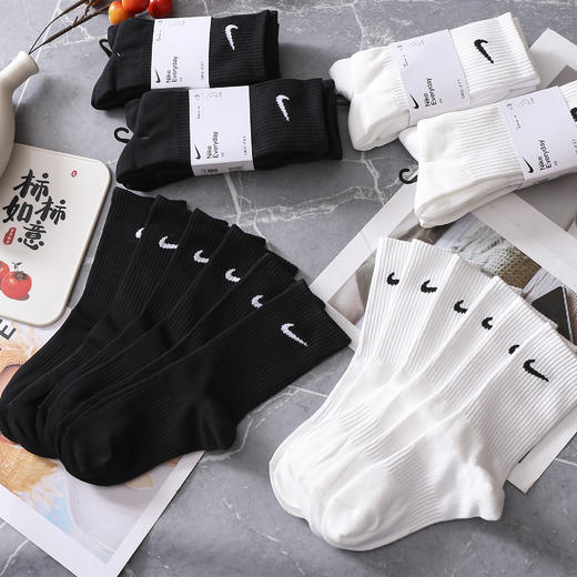 【耐克男女情侣款袜子长筒袜】情侣款长筒袜，不管是搭配运动鞋、板鞋还是拖鞋，都能轻松拿捏时尚感。-XMCH 商品图2