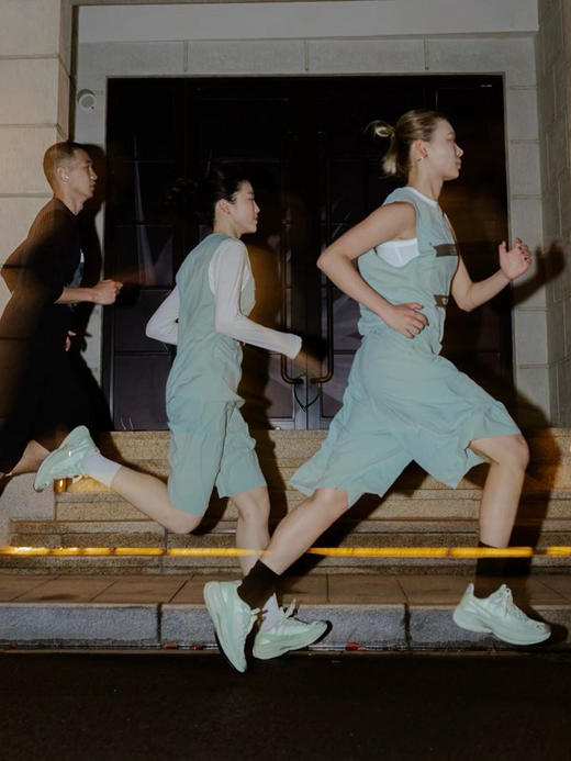 现货 THS-限时 情侣款 萨洛*M6家联名款 巨巨巨透气网眼运动鞋 3色 QZ114 商品图0