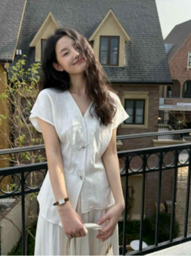 🥳假期度假必备💥松弛老钱风【AUChris极简风肌理感天丝麻纽扣套装】😉天丝麻面料拿捏整个七月❗穿一次被要 800 次链接❗️ 