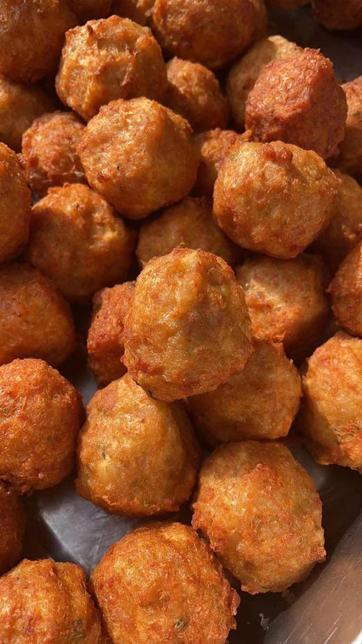 上桌就秒光的【璕锦生态猪鲜肉圆❤️】​ 一颗颗圆滚滚的小可爱，外皮酥脆纯香，内里鲜嫩多汁，一口一个，满口溢香，简直是味蕾的双重奏乐🎵！​ ⭐泰州本土新鲜生态猪肉现做❗​ 商品图4