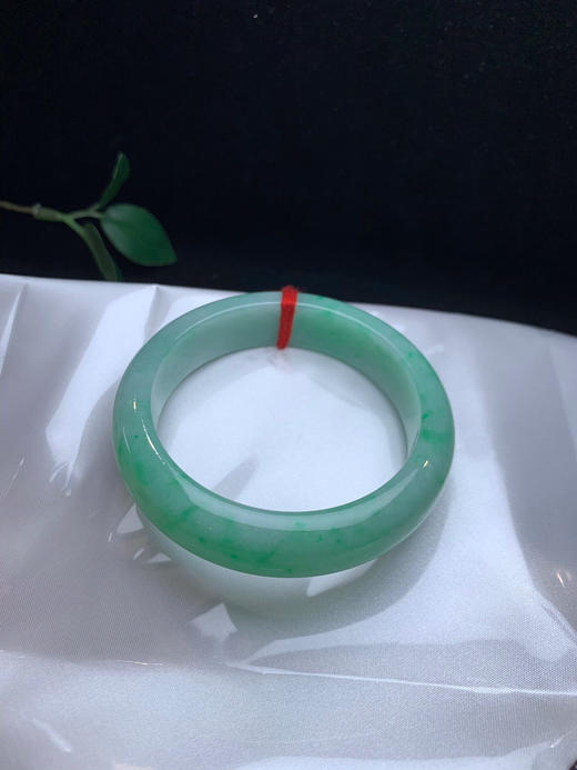 620452，56.5宽版满果绿正圈，版型很好，满圈带绿底。底妆也很细腻 商品图4