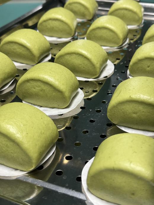 【馒头合集】大黄米鲜奶馒头！独属夏日的一股清凉风，艾草馒头🌿一口咬住春天！ 手工鲜奶馒头 一口穿越云端的奶香暴击！ 这可能是你吃过最“不正经”的馒头，软嫩如云朵⛅ 商品图4