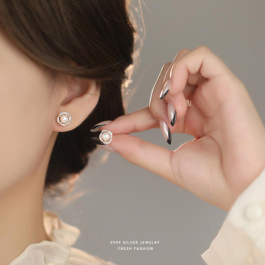 【优雅无尽】S999纯银淡水珍珠镂空莫比乌斯耳钉【YXS-F6399】 商品图3