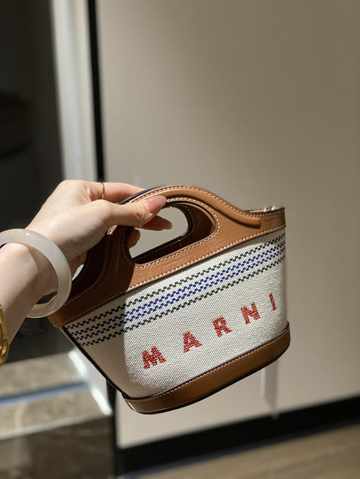 新颜色出货
Marni菜篮子 商品图0
