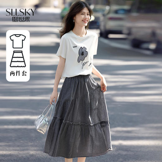 【专属特价】熙世界休闲减龄套装女2025新款印花短袖T恤高腰格纹半身裙两件套 商品图0