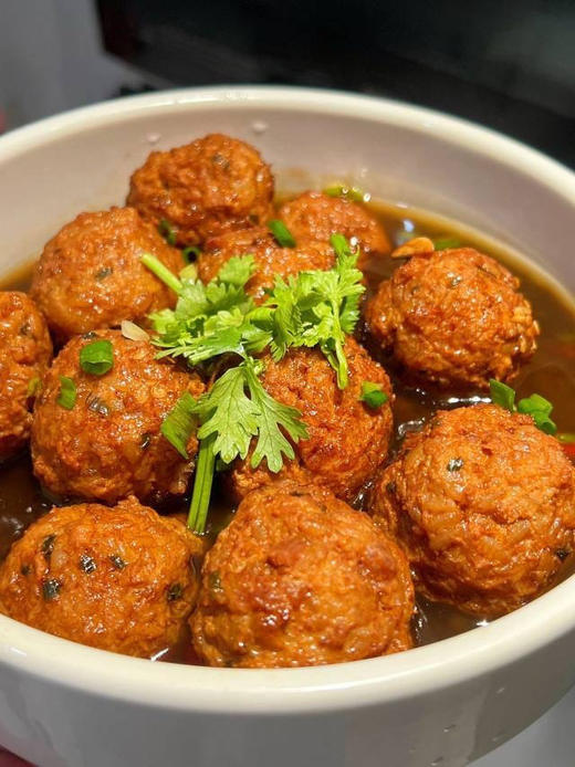 上桌就秒光的【璕锦生态猪鲜肉圆❤️】​ 一颗颗圆滚滚的小可爱，外皮酥脆纯香，内里鲜嫩多汁，一口一个，满口溢香，简直是味蕾的双重奏乐🎵！​ ⭐泰州本土新鲜生态猪肉现做❗​ 商品图2