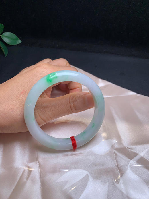 620449，58 飘阳绿正圈手镯 ，清新干净的底色，飘几抹阳绿，秀气 商品图5