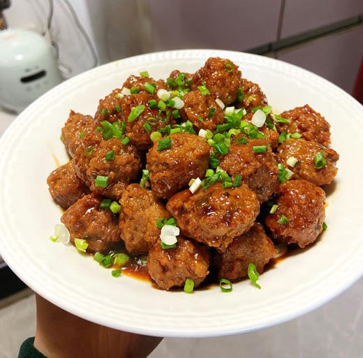 上桌就秒光的【璕锦生态猪鲜肉圆❤️】​ 一颗颗圆滚滚的小可爱，外皮酥脆纯香，内里鲜嫩多汁，一口一个，满口溢香，简直是味蕾的双重奏乐🎵！​ ⭐泰州本土新鲜生态猪肉现做❗​ 商品图10