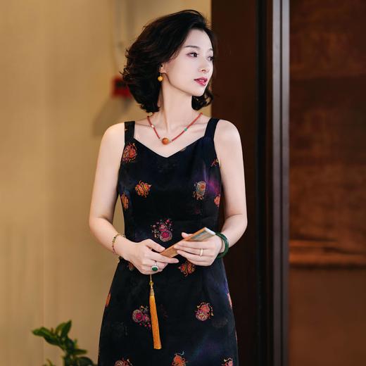 西子/【彩葫吊带】重磅22姆米桑蚕丝七彩宝葫芦印花V领收腰宽肩吊带黑色长裙/CQTJ280 商品图2
