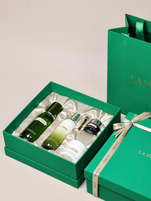 预售5-7天～国柜海蓝之谜精粹水精粹乳套盒 面霜 洗面奶 礼盒+礼袋 商品图4