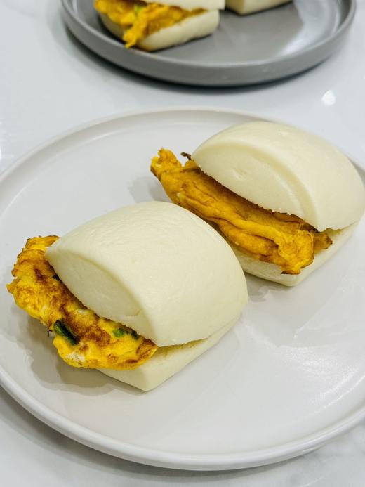 【馒头合集】大黄米鲜奶馒头！独属夏日的一股清凉风，艾草馒头🌿一口咬住春天！ 手工鲜奶馒头 一口穿越云端的奶香暴击！ 这可能是你吃过最“不正经”的馒头，软嫩如云朵⛅ 商品图9